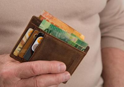 股票涨停由谁控制？股票上涨下跌受哪些因素影响?