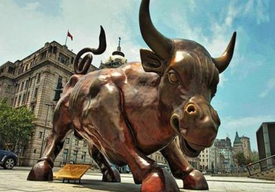 在牛市，投资者是持股待涨好还是做波段好?